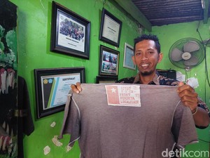 Apa Alasan Perajin Tempe Ini Lelang Kaus Bersejarah Tolak Penutupan Dolly?
