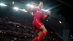 Bantai Leeds, Liverpool Kian Dekati Manchester City