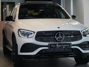 Kencan Pertama dengan Mercedes-Benz GLC 200 AMG Line Night Edition