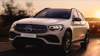 Mercedes-Benz GLC 200 AMG Line Night Edition dijual dengan harga Rp 1.130.000.000. Harga tersebut belum termasuk pajak atau berstatus off the road. Foto: Dok. Mercedes-Benz