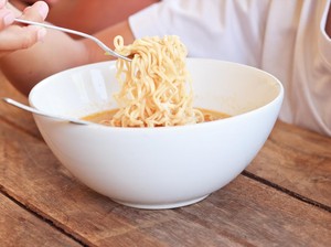 Orang Indonesia Doyan Mie Instan, Konsumsinya Tembus 14,5 Miliar Porsi!