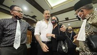 Jerinx mengatakan akan kuat karena istrinya, Nora Alexandra, mendampinginya. Jerinx mengatakan menghormati putusan hakim.