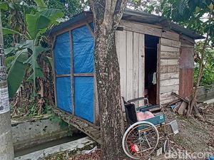 Nenek Buta Hidup Sendiri di Atas Saluran Air Grobogan: Pasrah-Siapkan Nisan