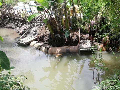 Penampakan pipa limbah PT RUM yang pecah, Kamis (24/2/2022).