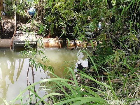 Penampakan pipa limbah PT RUM yang pecah, Kamis (24/2/2022).