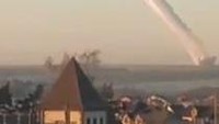 Peluncuran BM-30 Smerch dari Belgorod Rusia ke arah Ukraina.  