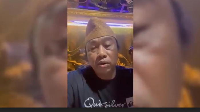 Pimpinan Pesantren Tanbihul Ghofilin Alif Baa Mantrianom, Bawang, Banjarnegara,Khayatul Makki.