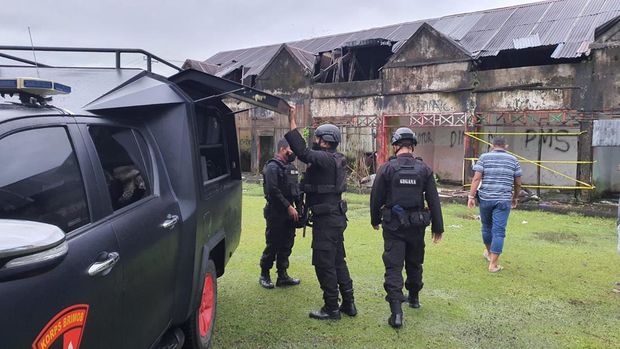 Polisi evakuasi 3 granat nanas di Pangkep, Sulsel (Dok. Istimewa)