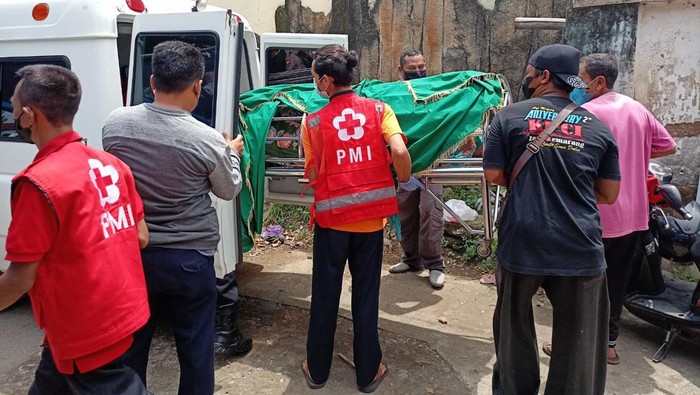 Pria paruh baya meninggal dunia mendadak