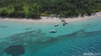 uasana pantai yang sepi dan masih alami menjadikan ketawai menjadi salah destinasi wisata yang nyaman dan aman bersama keluarga maupun rekan-rekan. Foto: Deni Wahyono/detikcom