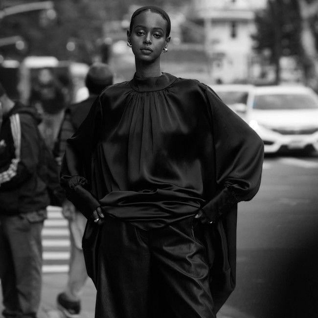 Ridwan Ibrahim sendiri adalah seorang model Amerika keturunan Somali. Wanita tersebut terjun ke dunia modeling setelah banyak orang merekomendasikan profesi tersebut karena tubuhnya yang tinggi dan langsing.Foto: Instagram @ridwanibrahim