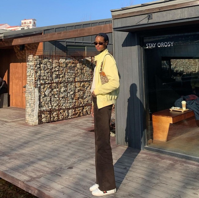 Sayangnya meski cukup banyak job Ridwan Ibrahim mengaku cukup kesulitan dapat agensi di Korea Selatan karena gaya busananya. Aku masuk agensi-agensi Korea dan aku beri tahu mereka hai ada batasan-batasan ini. Aku seorang model berhijab, aku seorang Muslim, dan mereka seperti terkejut karena mereka tidak mengerti apa itu Islam sejak awal. Mereka hanya tahu apa yang ada di media mainstream, katanya.Foto: Instagram @ridwanibrahim