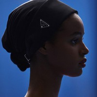 Uniknya Ridwan memulai karier modeling setelah menyelesaikan enam bulan magang di Seoul sebagai bagian dari kuliahnya di jurusan studi internasional. Korea menarik untukku karena aku punya banyak teman Korea saat itu. Aku bilang, Oh aku mau pergi ke Korea dan melihat ada apa di sana katanya kepada Teen Vogue. Foto: Instagram @ridwanibrahim