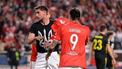 Roman Yaremchuk Cetak Gol, Buka Jersey, Pamerkan Trisula Ukraina!