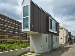 10 Foto Rumah Ramping di Lahan Segitiga, Mungil Tapi Dalamnya Bikin Takjub