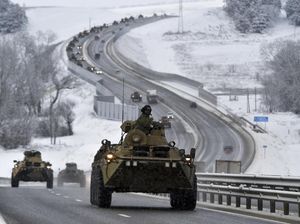 Detik-detik Drone Militer Ukraina Hancurkan Konvoi Tank Rusia