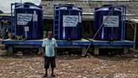 Perlu diketahui 3 torrent itu dipegang dan diurus oleh 3 warga Blok Eceng. Para pengurus ini membeli air dari PAM Jaya dengan harga Rp14.500 per satu tangki mobil. Tetapi masih banyak warga yang menduga bahwa air tersebut dikomersilkan.  