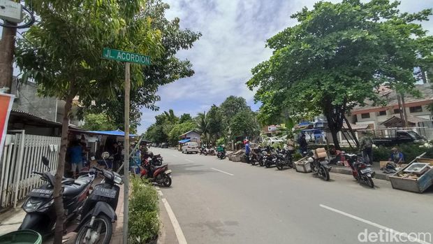 Seorang petugas PPSU diserang komplotan begal hingga terluka di Kelapa Gading, Jakut. Begini kondisi di lokasi. (Wildan N/detikcom) Seorang petugas PPSU diserang komplotan begal hingga terluka di Kelapa Gading, Jakut. Begini kondisi di lokasi. (Wildan N/detikcom)
