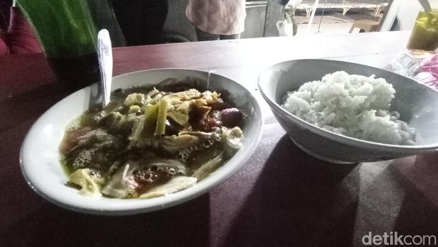 Soto Ayam Jarkomi, Kuliner Legendaris di Pangandaran