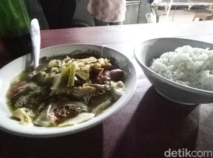Gurih Nikmat Soto Ayam Jarkomi, Kuliner Legendaris di Pangandaran
