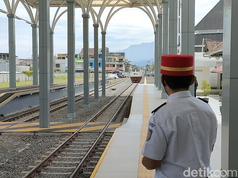 Suasana warga saat ikut uji coba Kereta Garut-Cibatu.