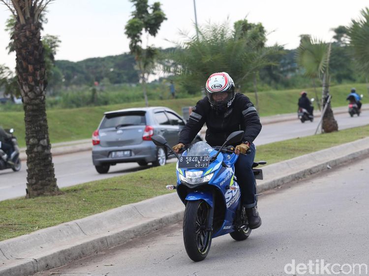Suzuki Gixxer SF 250: Motor Sport Fairing 250cc yang Pas Buat Touring