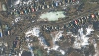 Citra satelit yang disediakan oleh Maxar Technologies menunjukkan artileri, pasukan, dan pengerahan logistik di dekat kota Malakeevo, timur laut Valuyki, Rusia, sekitar 20 mil utara perbatasan dengan Ukraina, Rabu (23/2/2022) waktu setempat. Penambahan pasukan ini dilakukan saat tensi antara Moskow dan Kiev semakin memanas.