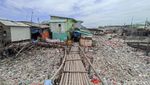 Menyengat Bau Busuk Dekat Giant Sea Wall Jakarta Gegara Sampah Menumpuk