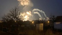 Begini pemandangan ledakan yang terjadi di kawasan Dnipro, Ukraina.