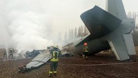 Begini penampakan jatuhnya pesawat Antonov milik angkatan bersenjata Ukraina yang jatuh.