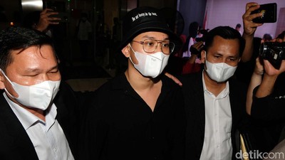Momen Indra Kenz Terdiam Penuhi Panggilan Bareskrim Terkait Kasus Binomo