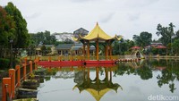 Menurut cerita Sento, destinasi ini bisa disebut Taman Cinta karena dulu pernah ada karyawan yang inisiatif membuat taman dengan lambang love. Awalnya satu, lalu kemudian jadi ada sepasang. Maka dari itu disebut Taman Cinta. (Wahyu Setyo Widodo/detikTravel)