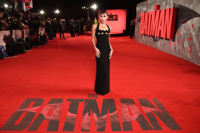 Zoe Kravitz menambah daftar aktris yang pernah memerankan karakter DC Comics ini. Mereka di antaranya Anne Hathaway, Halle Berry, Michelle Pfeiffer, dan Lee Meriwether. Penasaran seperti aksi Zoe Kravitz sebagai Catwoman? Kita tunggu sampai The Batman dirilis di Indonesia pada awal Maret mendatang. (Foto: Getty Images)