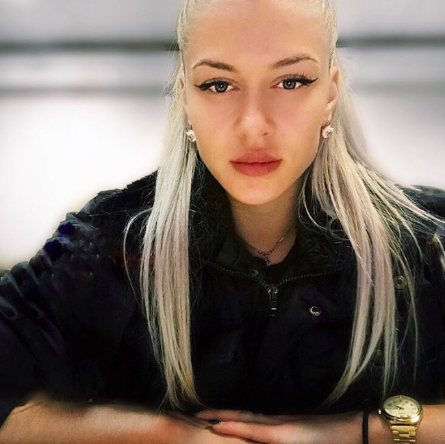 Setelah memenangkan kontes aku lebih banyak dicemburui, mereka tahu mengenai hobiku, olahragaku, jadi mereka bersiap untuk menendangku dari pasukan. Sekarang mereka sudah melakukannya, kata Anna, seperti dikutip dari Daily Mail. Foto: dok. Instagram