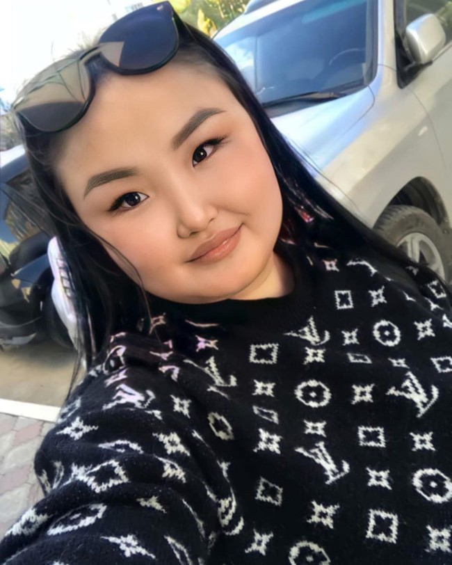 Tapi wanita cantik yang dikenal sebagai blogger itu memastikan pada para fans bahwa ia masih menyukai penampilan lamanya. Ia memastikan suatu saat mereka akan melihatnya lagi.Foto: Instagram @anzhelika_protodiakonova