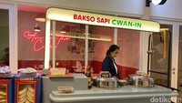 Bakso Cwan In adalah gerai bakso kekinian yang berada di Renee Square, Sudirman, Jakarta Pusat. Gerai ini juga melayani pembelian via aplikasi makanan online.