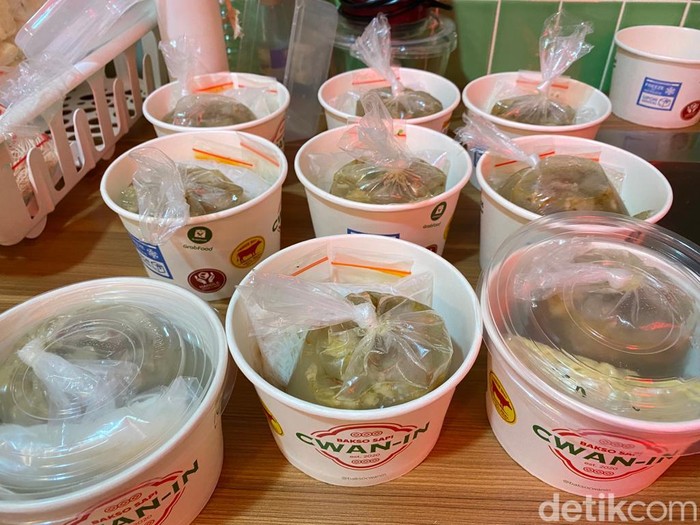 Bakso Cwan In: Slurpp! Gurih Segar Bakso Pontianak Bertabur Daun Ketumbar