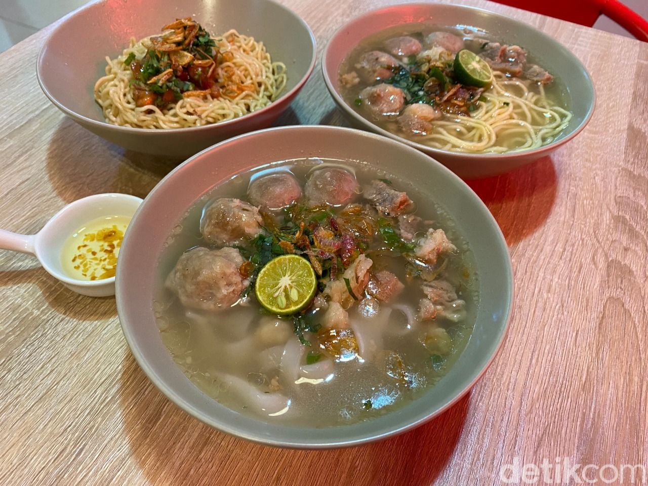 Bakso Cwan In: Slurpp! Gurih Segar Bakso Pontianak Bertabur Daun Ketumbar