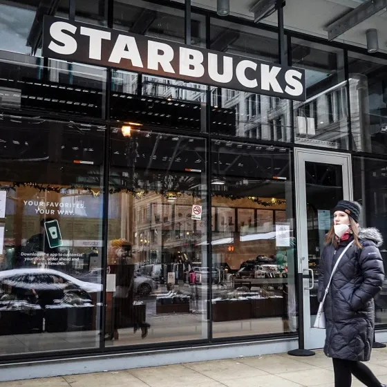 Barista Baik Beri Pesan Menyentuh di Cangkir Minuman Kepada Seorang Remaja.
