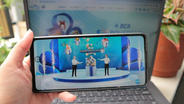 BCA Expoversary Online 2022 Resmi Digelar BCA Expoversary Online 2022 resmi dibuka. Program ini memberikan penawaran atas Kredit kendaraan bermotor (KKB) dan Kredit Pemilikan Rumah (KPR).