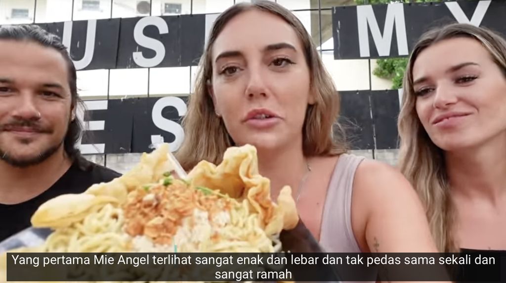Bule Cicip Mie Gacoan, Berakhir Nangis dan Sakit Kepala karena Kepedasan!