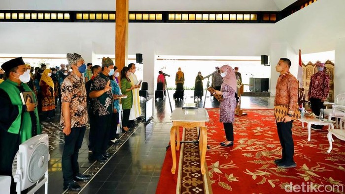 bupati ipuk lantik pns banyuwangi