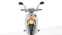 Penyegaran didominasi pada eksterior warna dan grafis, namun tetap mengusung pakem lama, seperti batok model T dan sayap berkelir putih. Tak ketinggalan headlamp bentuk mengkotak dengan lampu sein yang terpisah. Jadi ingat Honda Astrea kan? Foto: Boon Siew Honda