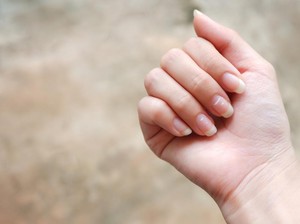 Mengapa Kuku Tangan Lebih Cepat Tumbuh Dibandingkan Kuku Kaki?