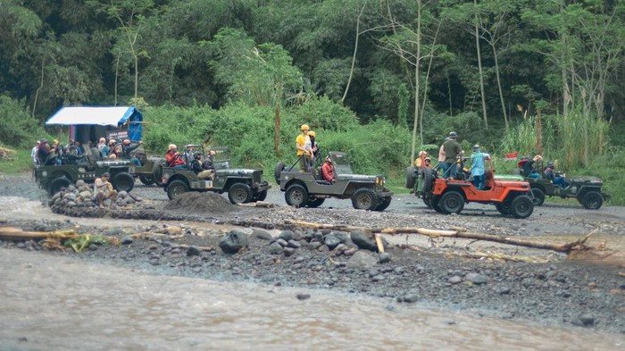 Jip wisata lereng Merapi, Sleman.