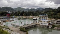 Diketahui, PLTA Poso memiliki kapasitas 515 MW yang menjadikannya pembangkit EBT terbesar di Indonesia Timur yang dibangun dan dioperasikan oleh PT Poso Energy, anak usaha Kalla Group.