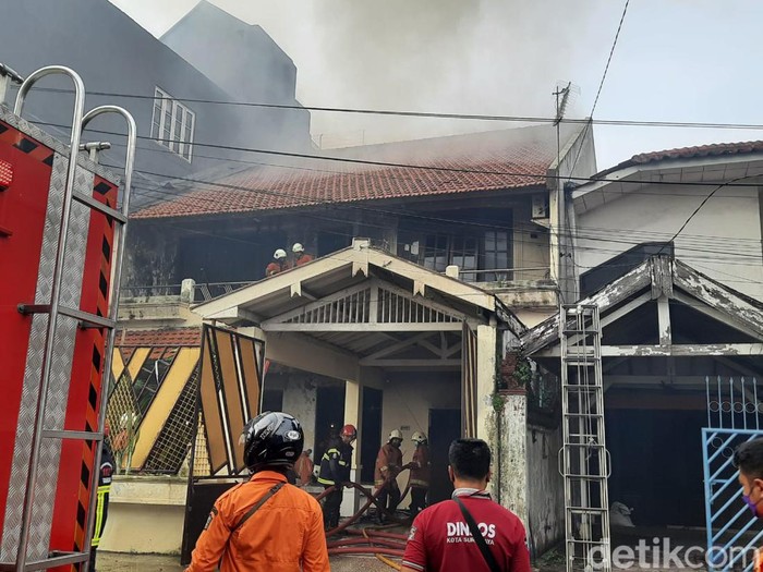 Kebakaran rumah di Surabaya