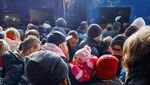 Keluar Kota Kyiv, Warga Ukraina Padati Stasiun Kereta