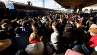 Begini suasana di Stasiun Kereta Kyiv, Jumat (25/2).