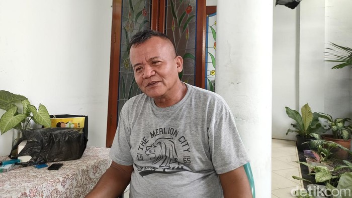 Ketua RW 06 Sukamaju, Sugiharto (60)
